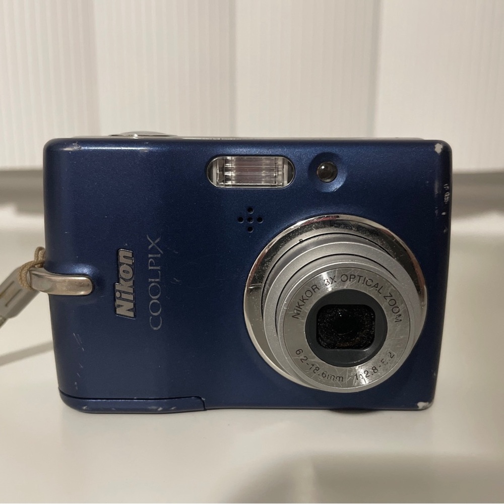 Nikon Coolpix Digital Camera With 4gb No Sd Card Blue Untested Pats Only